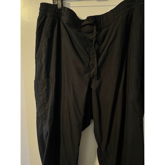 Black High-Waisted Poplin Jogger - Picture 4 of 5